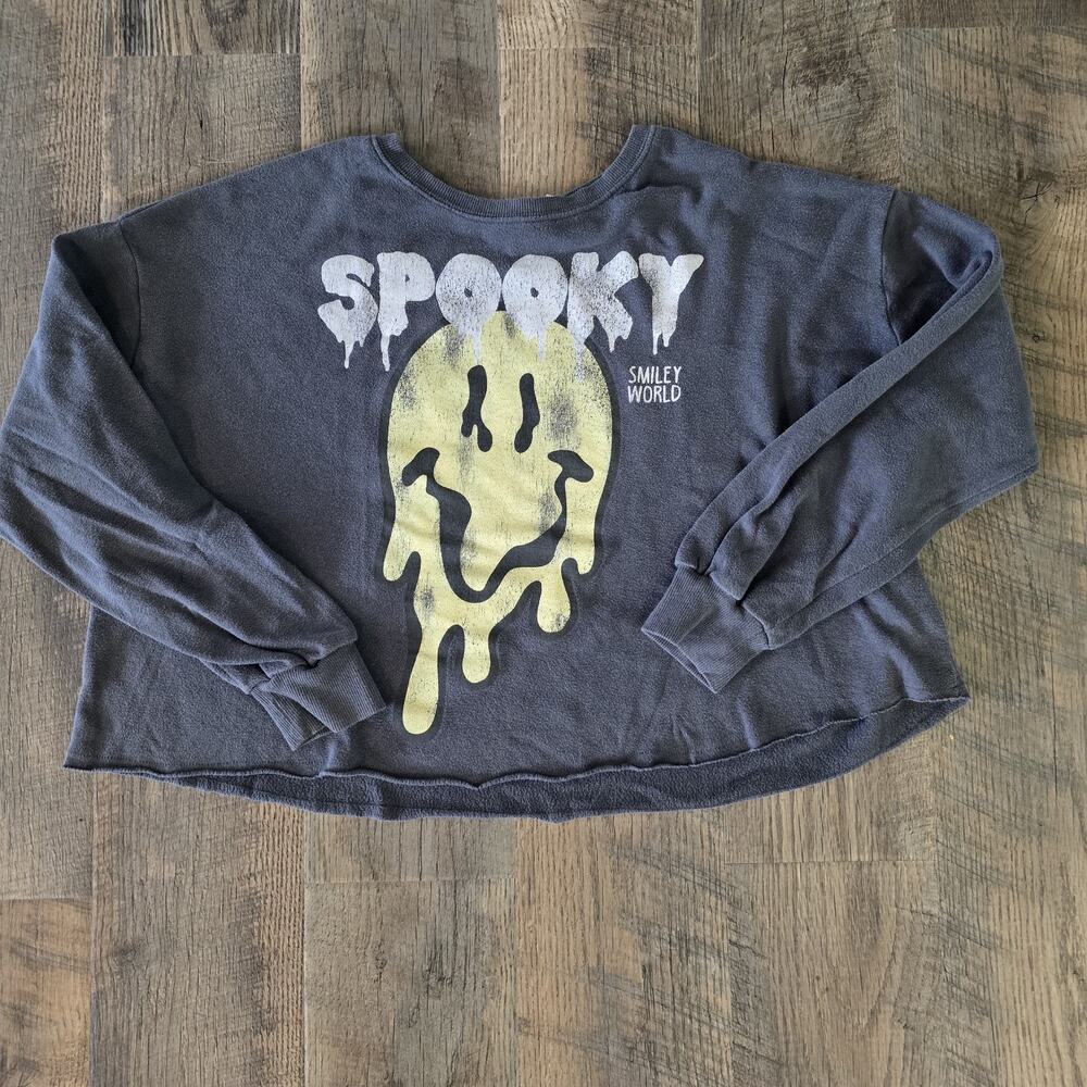 Smiley World Women’s Size MED Gray Cropped Spooky Smiley Crew Neck Sweatshirt